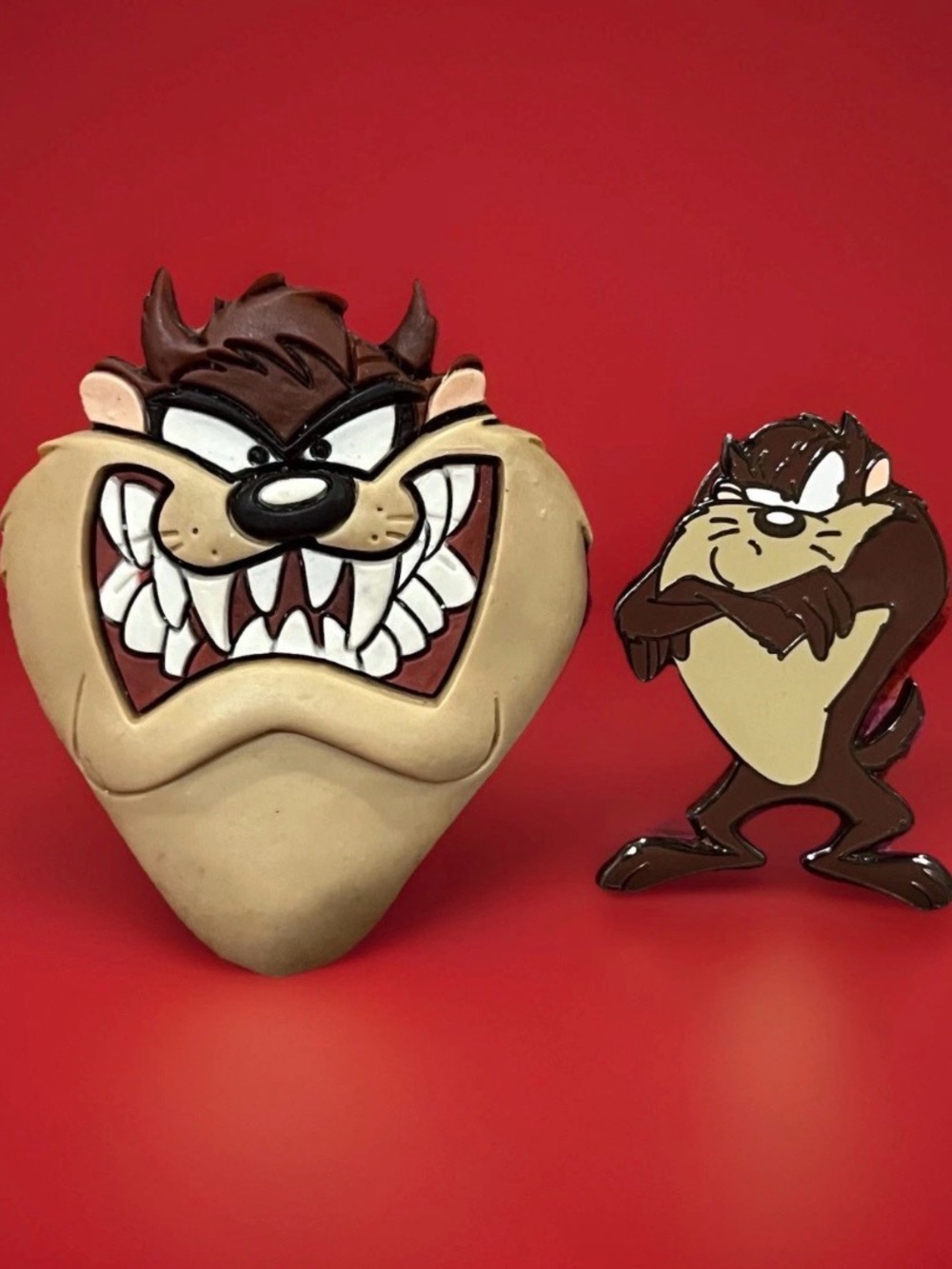 Vtg 1996 Warner Bros. Looney Toons Set of 2 Taz Tazmanian Devil Pins